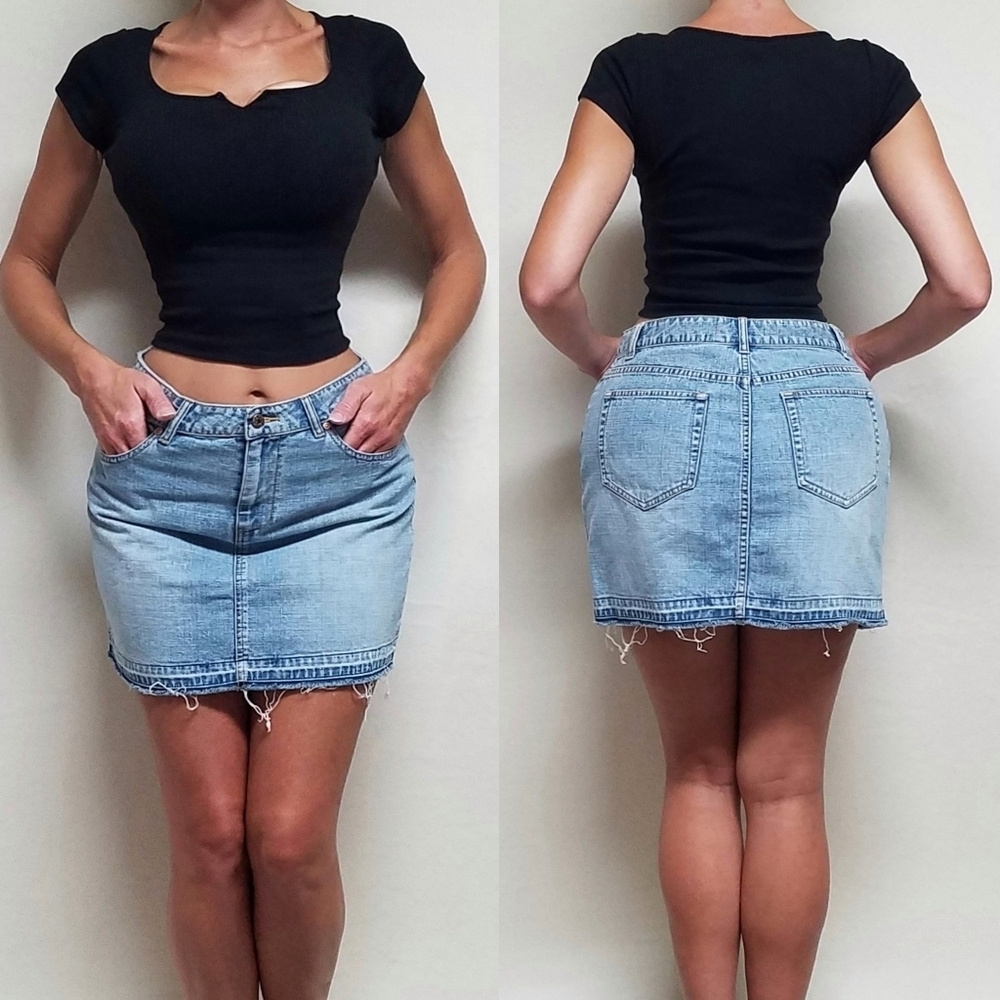 90s Vintage Old Navy Light Wash Cotton Raw Cut Denim Mini Skirt Jean Skirt 8